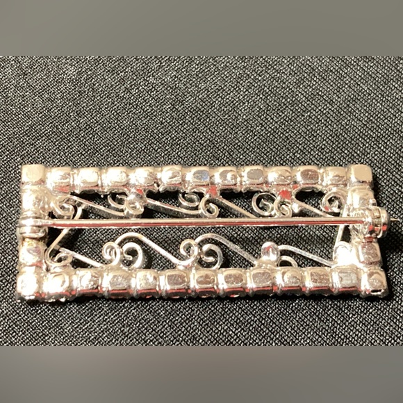 VINTAGE RECTANGULAR SILVER TONE RHINESTONE BROOCH WITH SPIRALS - UNSIGNED - Picture 7 of 10